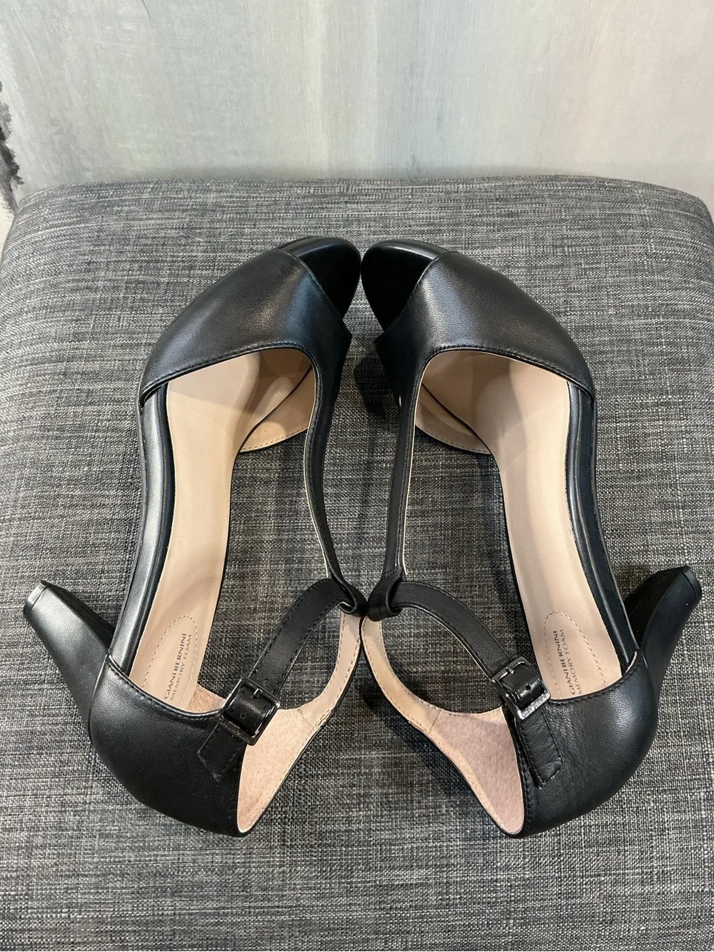 NEW Giani Bernini Claraal Leather T-Strap Sandals Black Heel Size 8M NIB